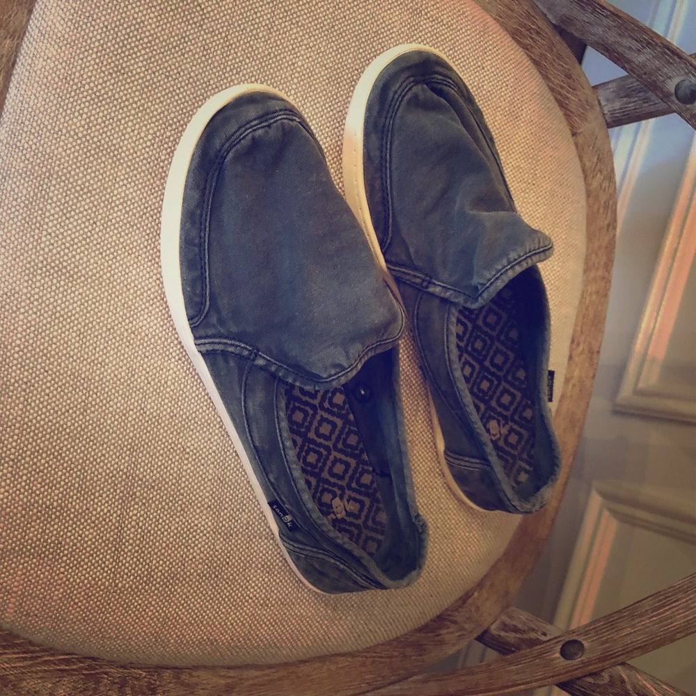 Size 7 women’s Sanuk’s